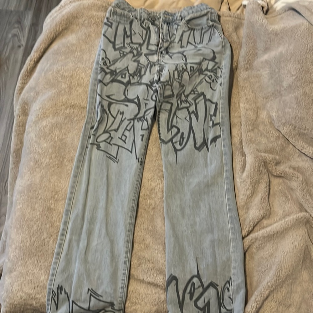 Light blue denim designed jeans